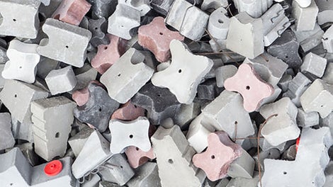 Plašs piedāvājums ar betona stiegrojuma ierobežotājiem.