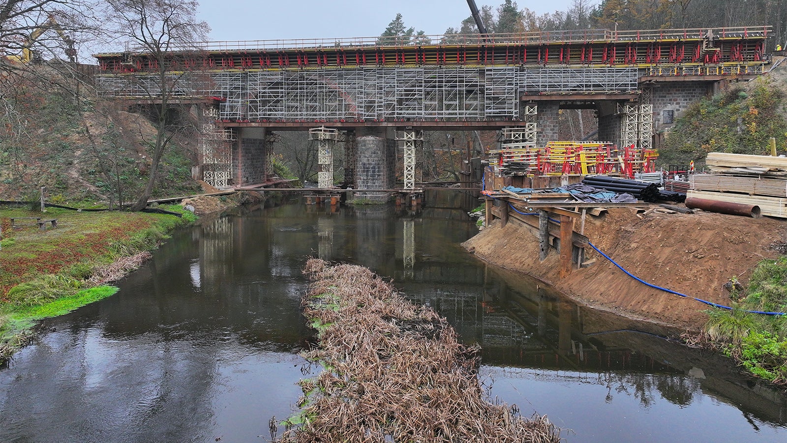 Przebudowa mostu kolejowego w km 107+884 na rzece Łupawa 