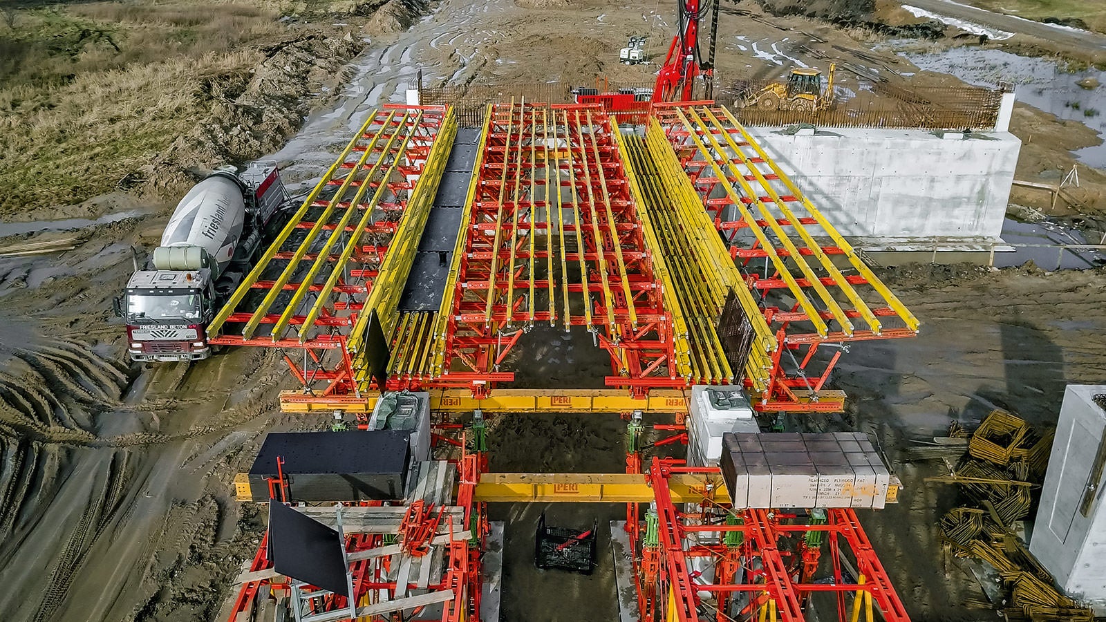 The implementation plan featured two independent bridge superstructures with a pre-stressed, twin-webbed T-beam cross-section. The two superstructures were alternately concreted whereby the formwork and shoring were placed in an offset position from one bridge segment to the other.