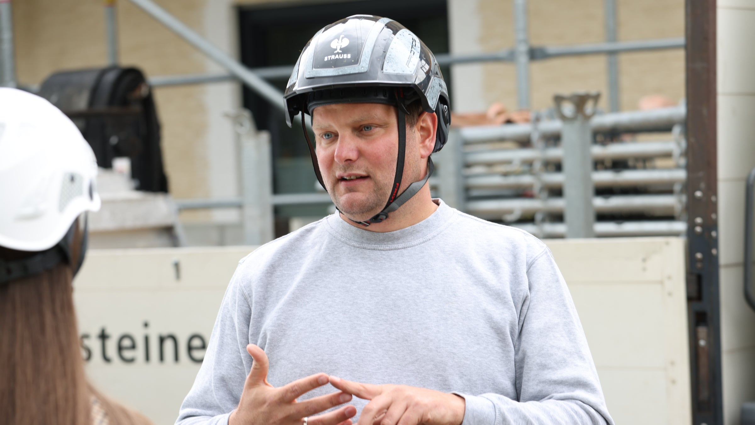 Die Faszination Gerüstbau liegt für den Geschäftsführer in der sichtbaren, handwerklich<br/>perfekten Arbeit, dem vertrauensvollen Miteinander mit den Kollegen und der erfüllenden Herausforderung als Unternehmer.