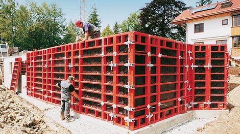 <p>The universal TRIO Wall Formwork system is launched and convinces with few different individual components. It stands for fast forming and becomes the market-leading system within a few years.</p><br/>