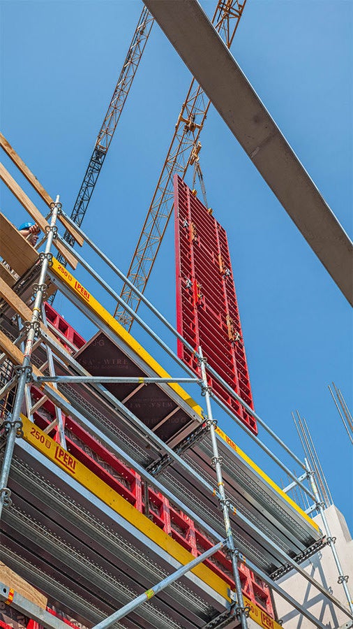 PERI UP Bewehrungsgerüste dienten für Flechterarbeiten sowie anschließend zum Schließen und Ankern der Schalung.