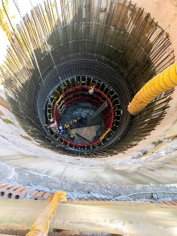 Assembling of the GRV circular single sided wall formwork.