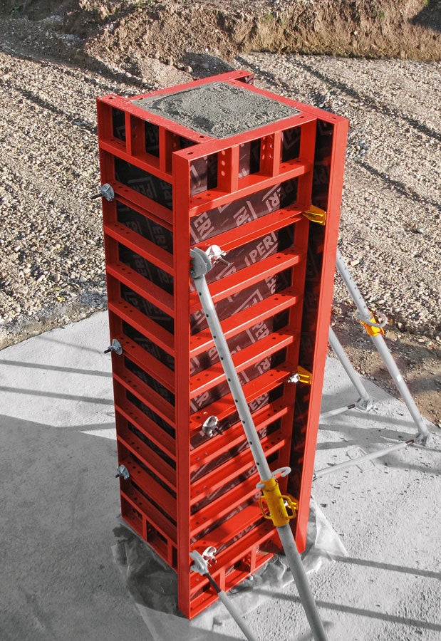 S víceúčelovými panely se dají bednit také sloupy do průřezu 55 cm x 55 cm v modulu po 5 cm.<br/>