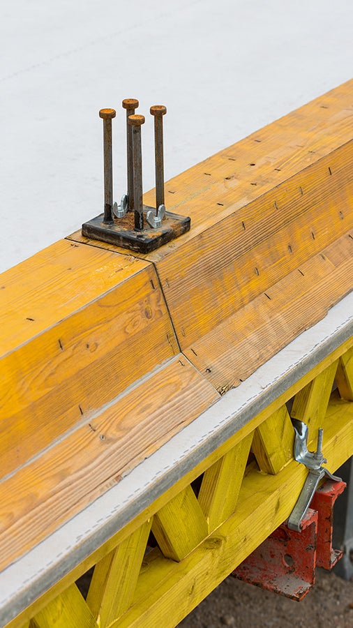 The formwork and reinforcement work in particular presented a major challenge. The main issue here was taking into consideration a large number of mounting components with extremely tight tolerance specifications. 