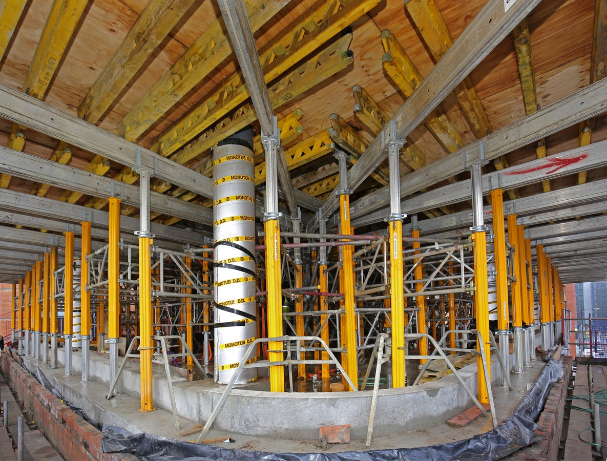 Kaikkiin pintavaatimuksiin helposti sovitettavissa vapaasti valittavissa olevalla muottilevyllä, laatan alapinnan vaaditun laadun mukaisesti.