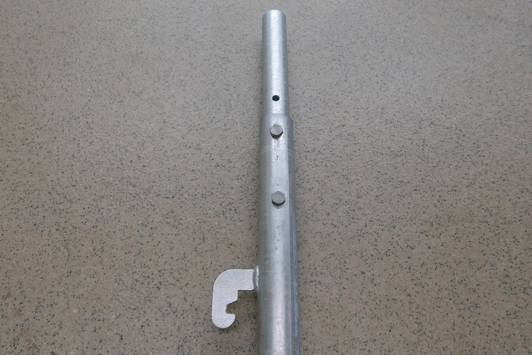 Der Schwenkarmhalter mit integriertem Haken