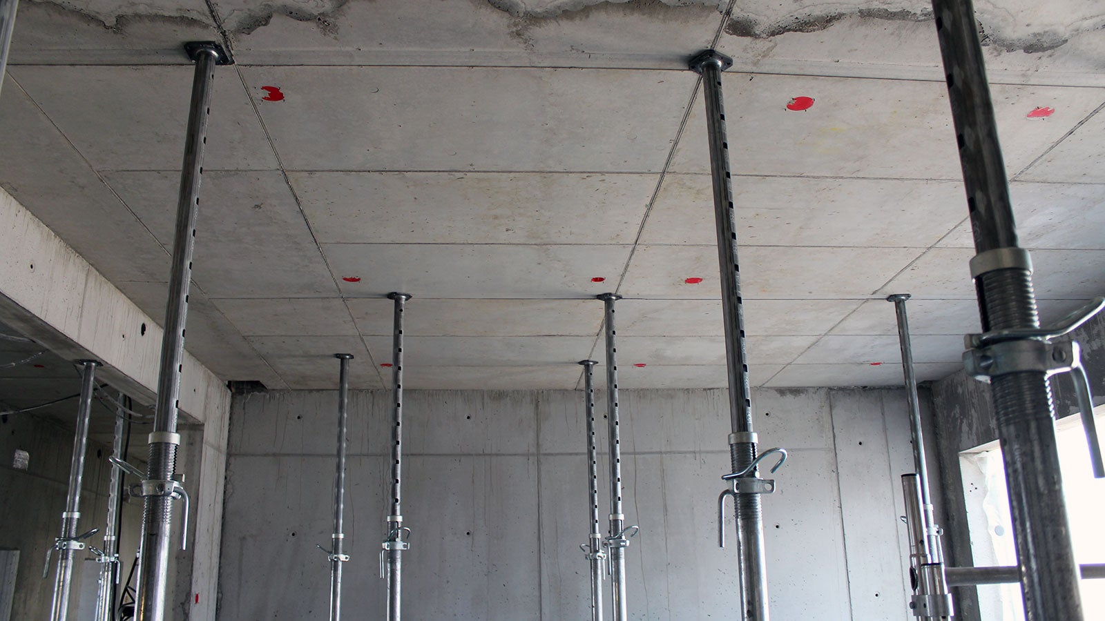 Holvin jälkituentaa PEP Ergo -holvituilla.