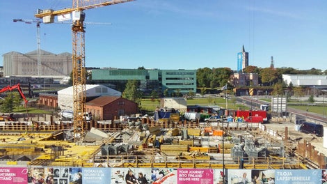 Keskustakirjasto rakentuu erittäin merkittävälle paikalle Helsingin ydinkeskustaan, Töölönlahden alueelle. Paikka on Töölönlahden <br/>viimeisiä rakentamattomia tontteja.