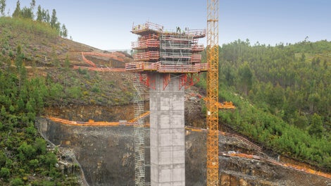 V3 (Rib.ª Pequena) - Consolas trepantes SKSF240 para pilares. Sistema de cofragem PERI TRIO. Torre de escadas PERI UP ROSETT.