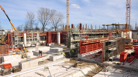 Sienu betonēšanai veiksmīgi tiek pielietota pasaulē par visefektīvāko atzītā PERI TRIO paneļu veidņu sistēma. 