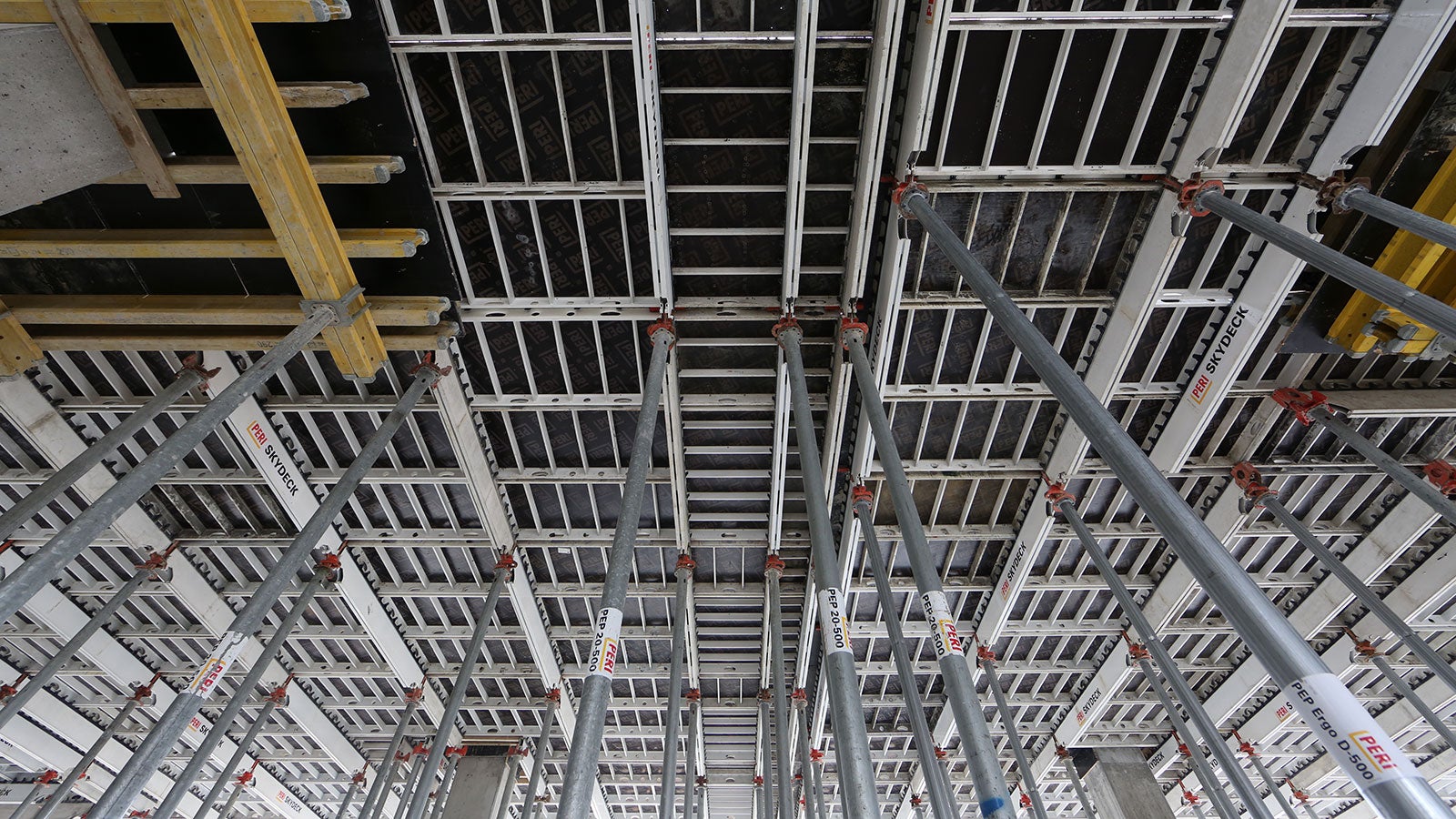System deskowań PERI SKYDECK stanowi optymalne rozwiązanie dla dużych powierzchni stropów Galerii Północnej w Warszawie