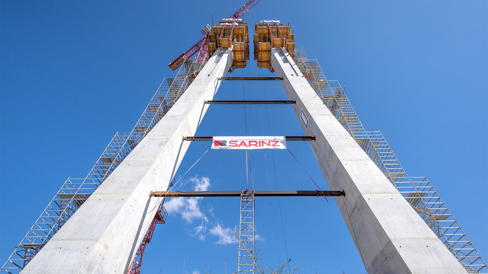 Budowa mostu przez rzekę San w Sanoku.