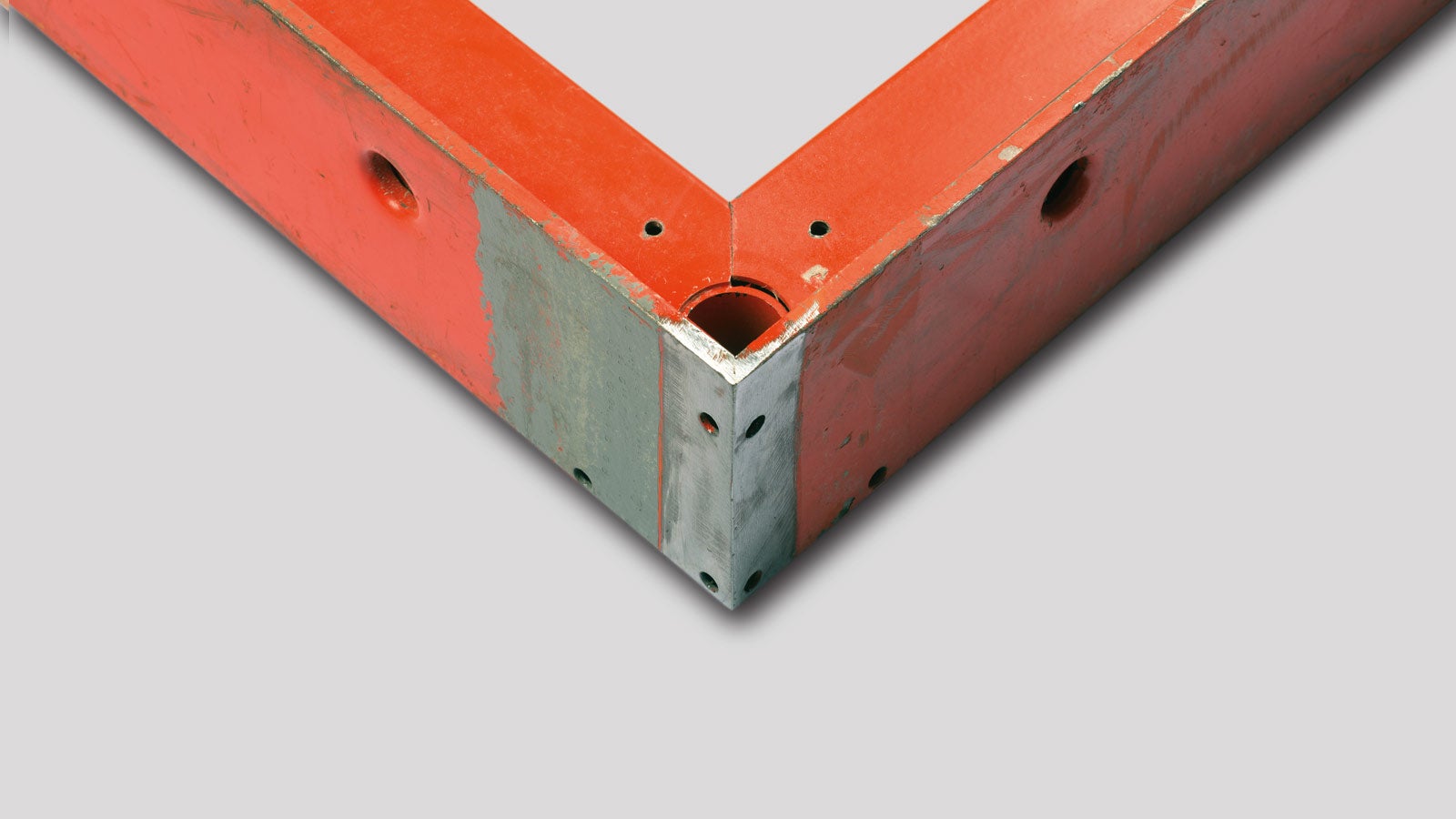 Rahmentafelschalung im gereinigten, gerichteten und geschweissten Zustand 