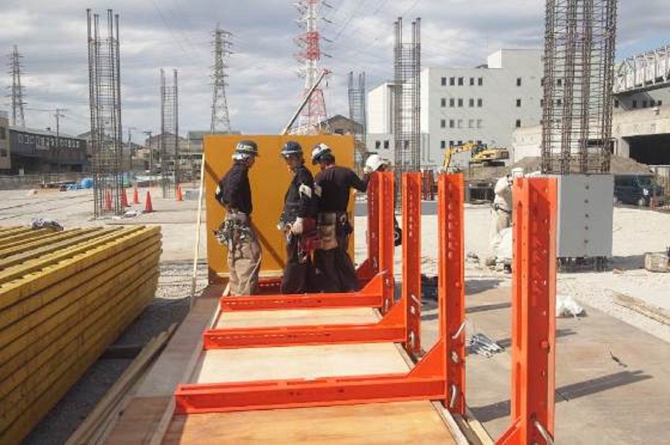 川崎チルド物流センター バリオ柱型枠システム