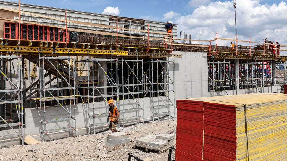 Nasadenie debniacich systémov TRIO, DOMINO a MULTIFLEX zabezpečilo rýchle napredovanie prác, čo predstavovalo jednu zo základných požiadaviek zhotoviteľa.