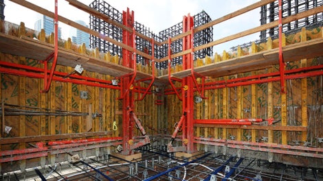 The PERI solution allowed the inside core walls to be set and aligned prior to the slab pour, so that the core walls could be poured right after the slab pour was complete.
