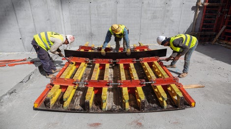 Rýchlo a plynulo nastaviteľné stenové debnenie pre polomery od 1 m.