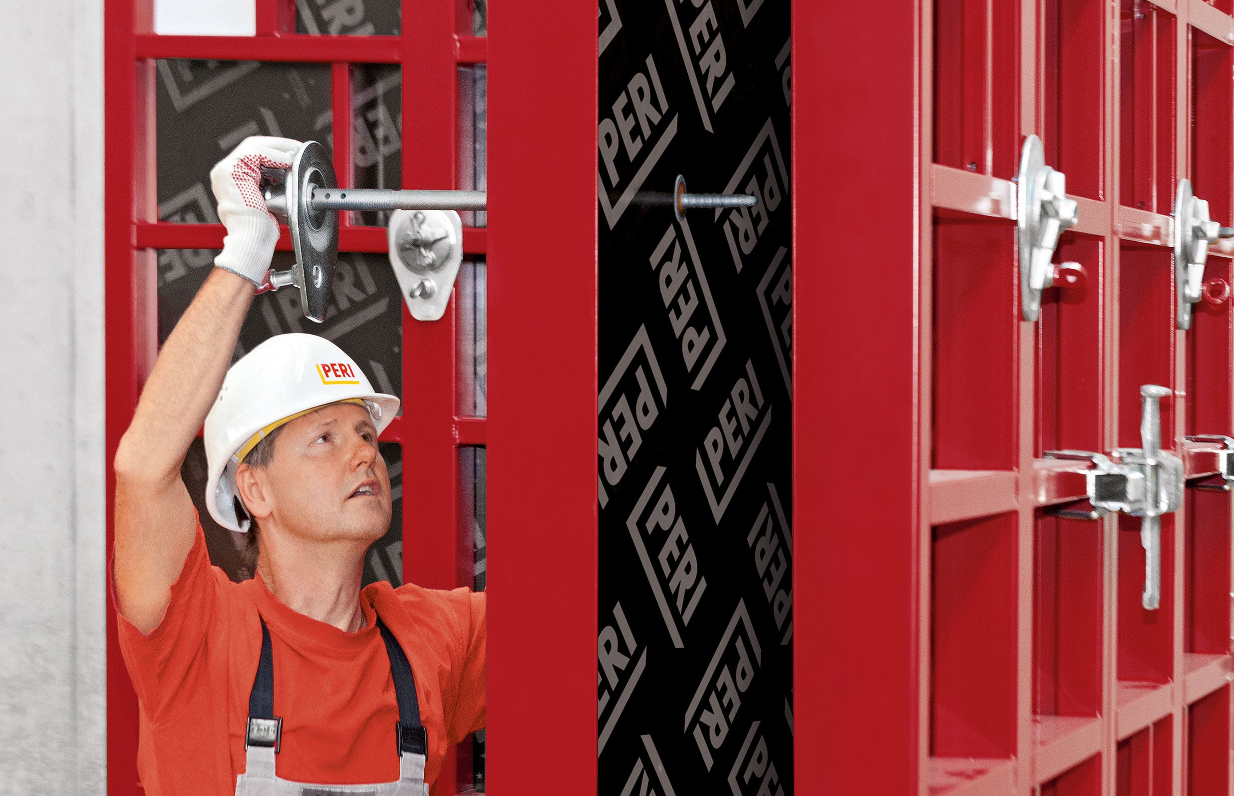 Depending on the jobsite conditions, the publisher ztv Verlag determined working time values of between 0.15 h/m² and 0.38 h/m² when using Maximo. This means up to 50 % time-savings compared to conventional panel formwork.