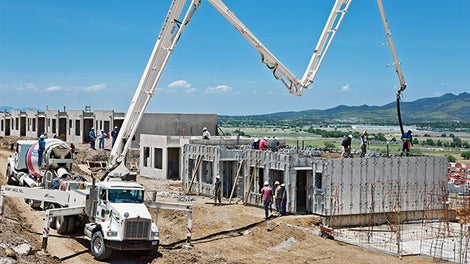 <p>PERI introduces the UNO for the first time at bauma 2010. Walls, columns, slabs, beams and stairways are shuttered and concreted simultaneously using the monolithic construction method. UNO is the fast and cost-effective solution for forming residential buildings featuring frequently repetitive floor plans.</p><br/>