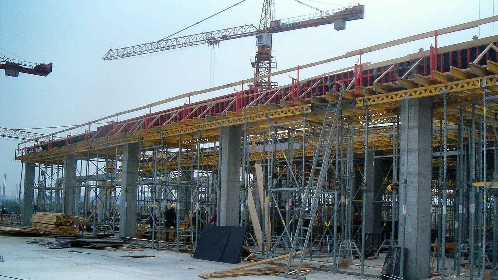 Zahvaljujući sveobuhvatnom projektu PERI oplata i skela grubi građevinski radovi završeni su u izuzetno kratkom vremenskom periodu.