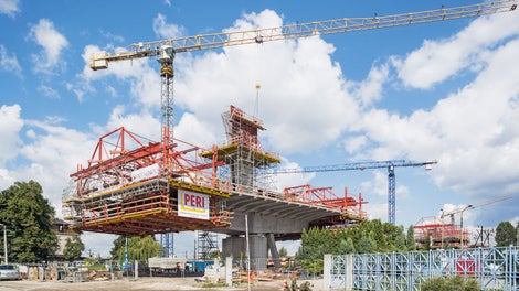 Thanks to the detailed planning provided by PERI engineers and high flexibility of the PERI balanced cantilever equipment, the superstructure of the cable stay bridge could be completed according to the schedule.