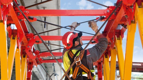 Bolted connections reduce assembly time during installation. The centric bracing connection ensures a high load-bearing capacity.