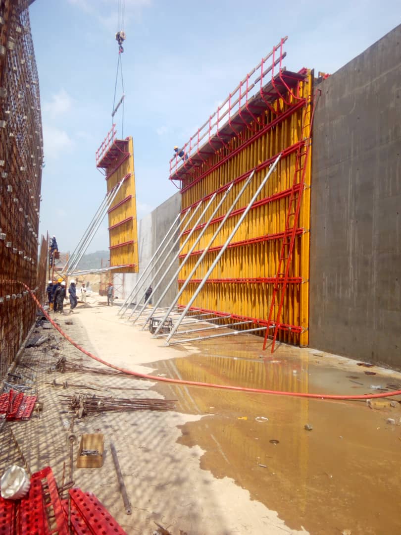 9m high wall
