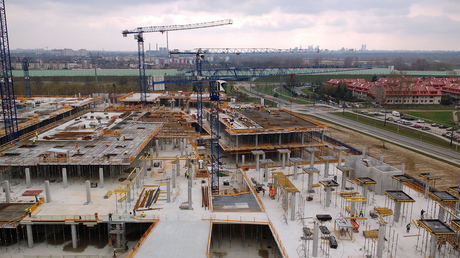 PERI zapewnia odpowiednią ilość potencjału deskowań i rusztowań niezależnie od wielkości projektu - Galeria Północna w Warszawie