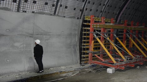 Високите изисквания на клиента за финалния вид на стената са постигнати с брезов шперплат от PERI