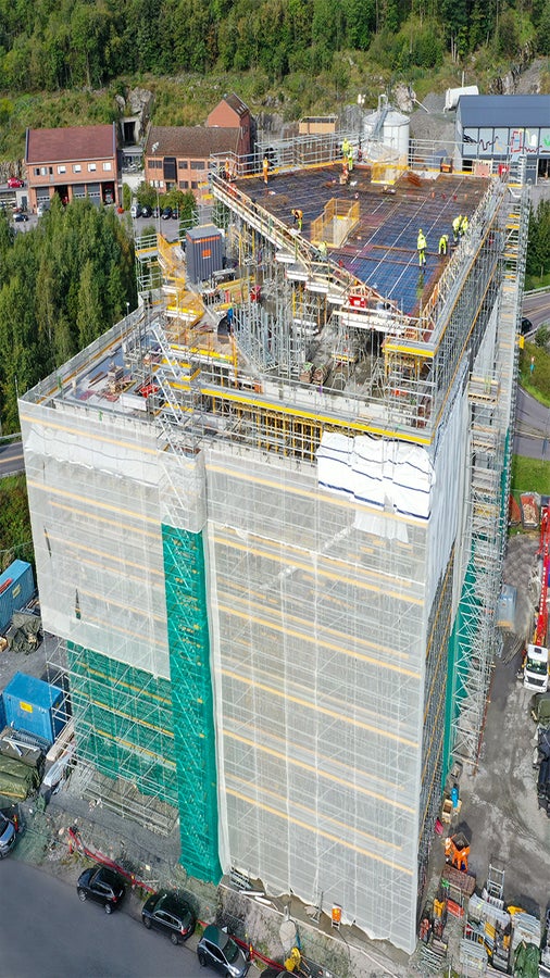 PERI UP fasadestillas, PERI UP Trappetårn, PERI UP innlastningstårn og Skydeck dekkereis på Powerhouse i Telemark