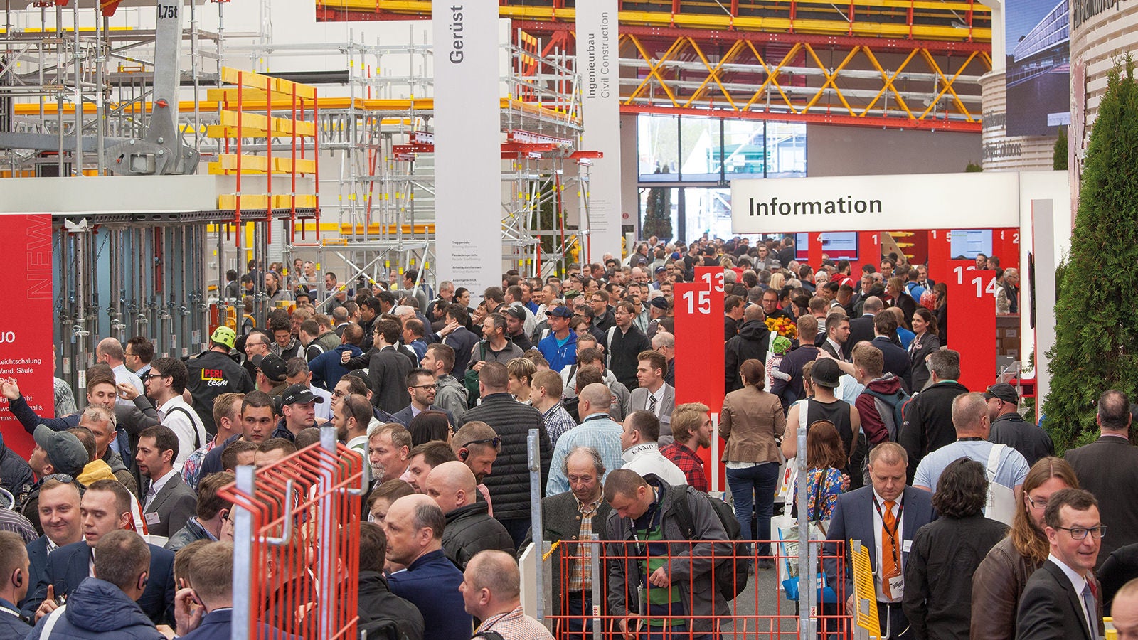 On the most well-attended days of the fair, it was almost impossible to find a way through the PERI exhibition hall.