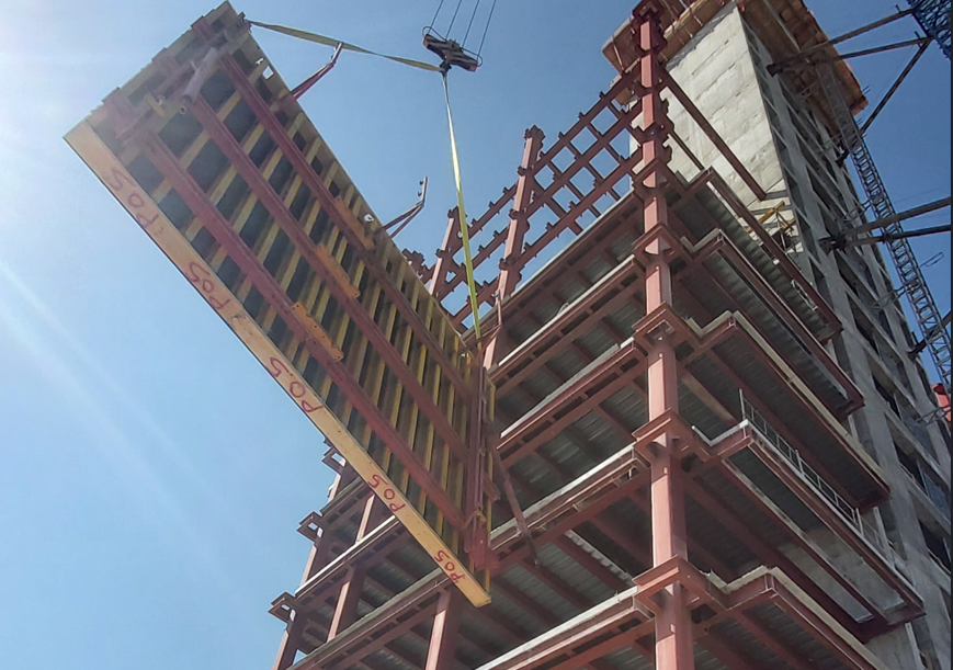 Ανάρτηση πανέλου ξυλότυπου VARIO με γερανό