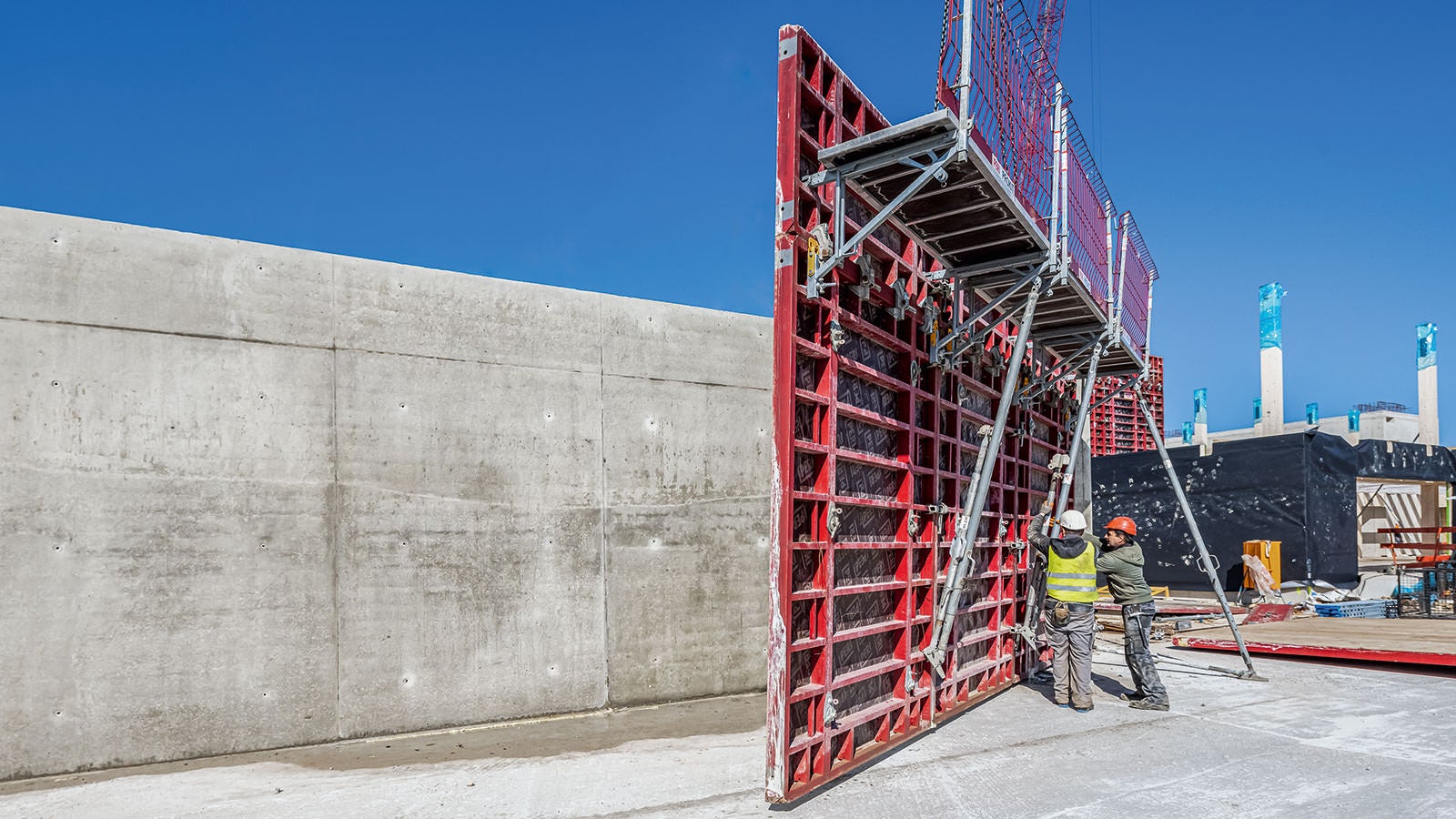 Die PERI MAXIMO Wandschalung sorgt für sehenswerte Betonergebnisse und aufgrund der unkomplizierten Handhabung gleichzeitig für schnelle Schalzeiten