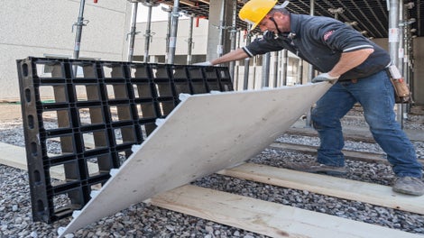 Der Schalhautwechsel kann schnell und einfach, ohne spezielle Fachkenntnis auf der Baustelle vollzogen werden<br/>