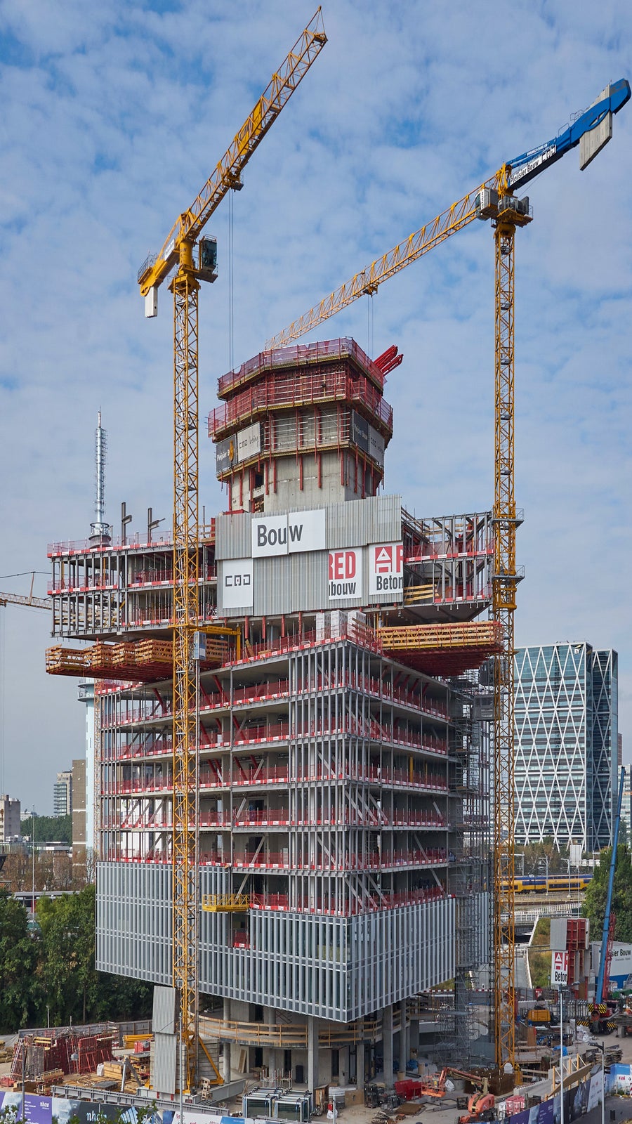 PERI windschermen worden gebruikt om de veiligheid bij de bouw te kunnen waarborgen.