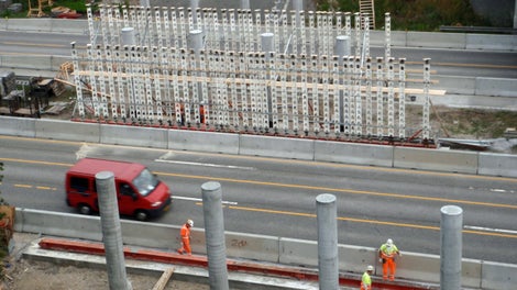 HD 200 opstillinger med HDT bjælke (forstærket HEB 300) i bunden, i midterrabatten