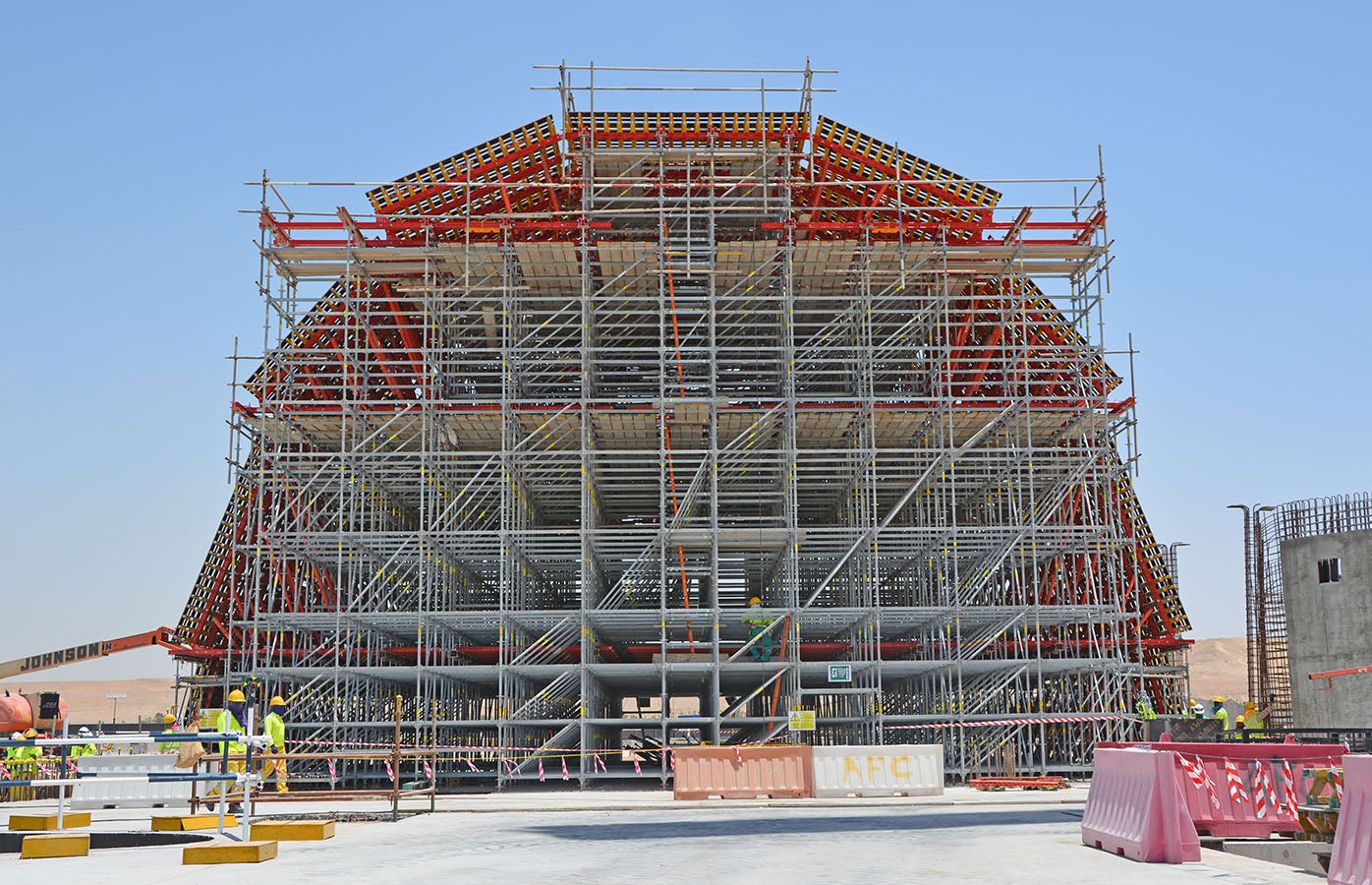 The basic panels complete assembly with PERI UP shoring system and GT24 in a special solution