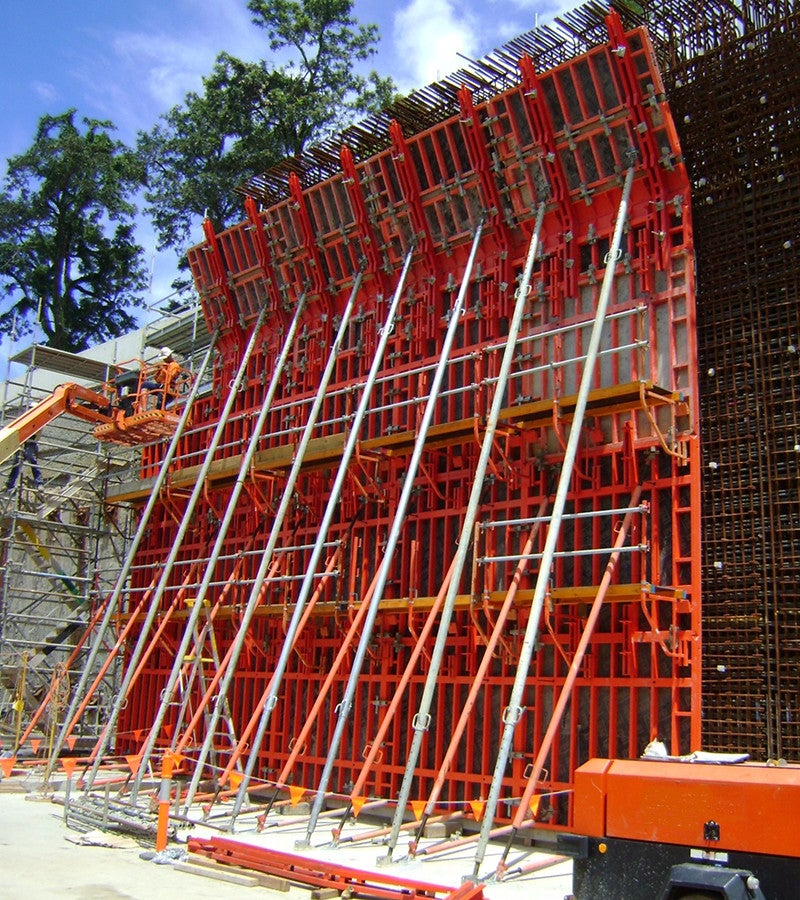 Trio erected with bespoke cranked walers 