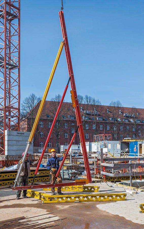 Mithilfe von VARIOKIT und MULTIPROP Systemkomponenten konnte das Fachwerk entsprechend der geometrischen und statischen Erfordernisse ausgebildet werden.