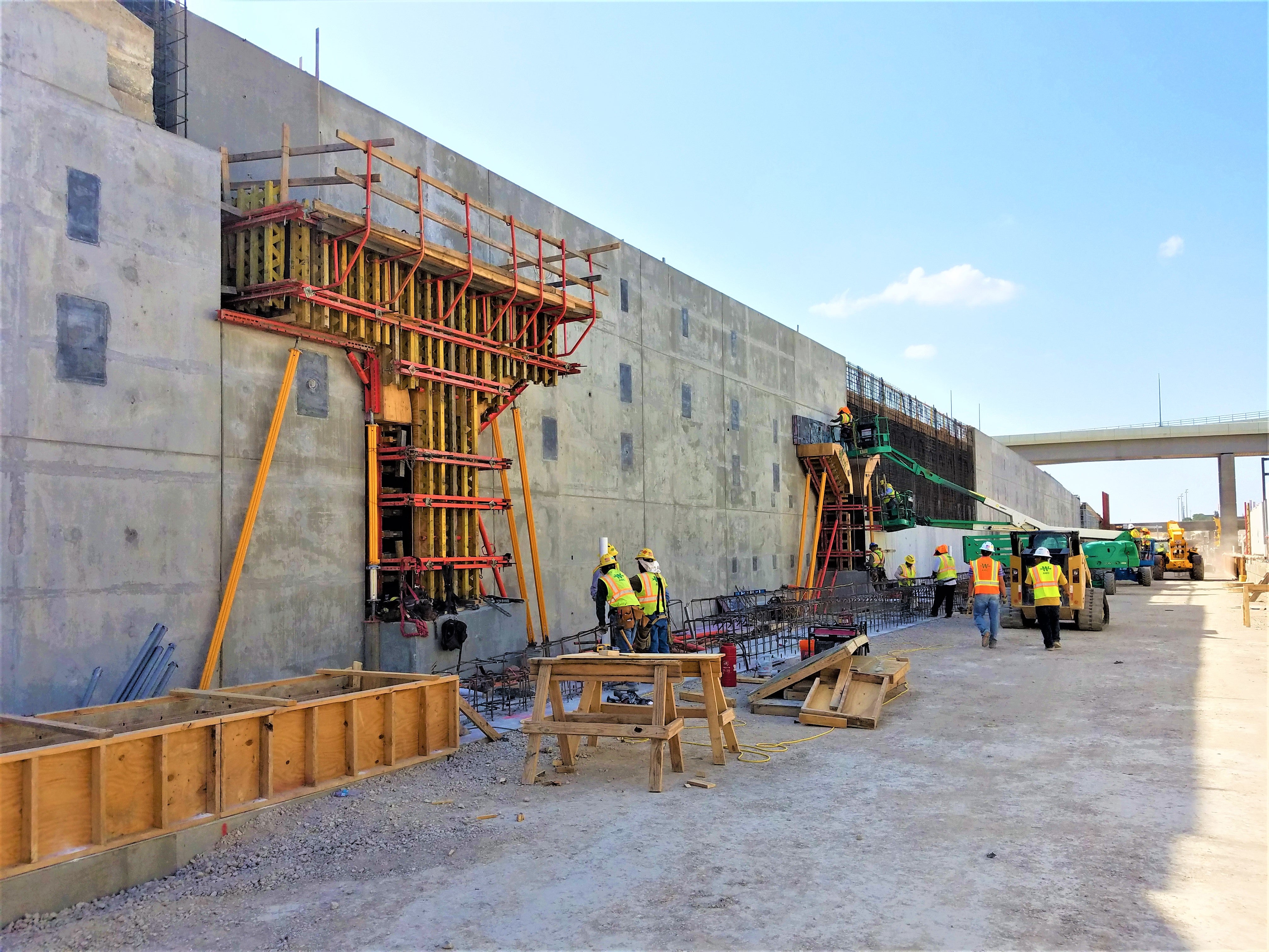 PERI created mock-ups ahead of time for these critical canopy supports