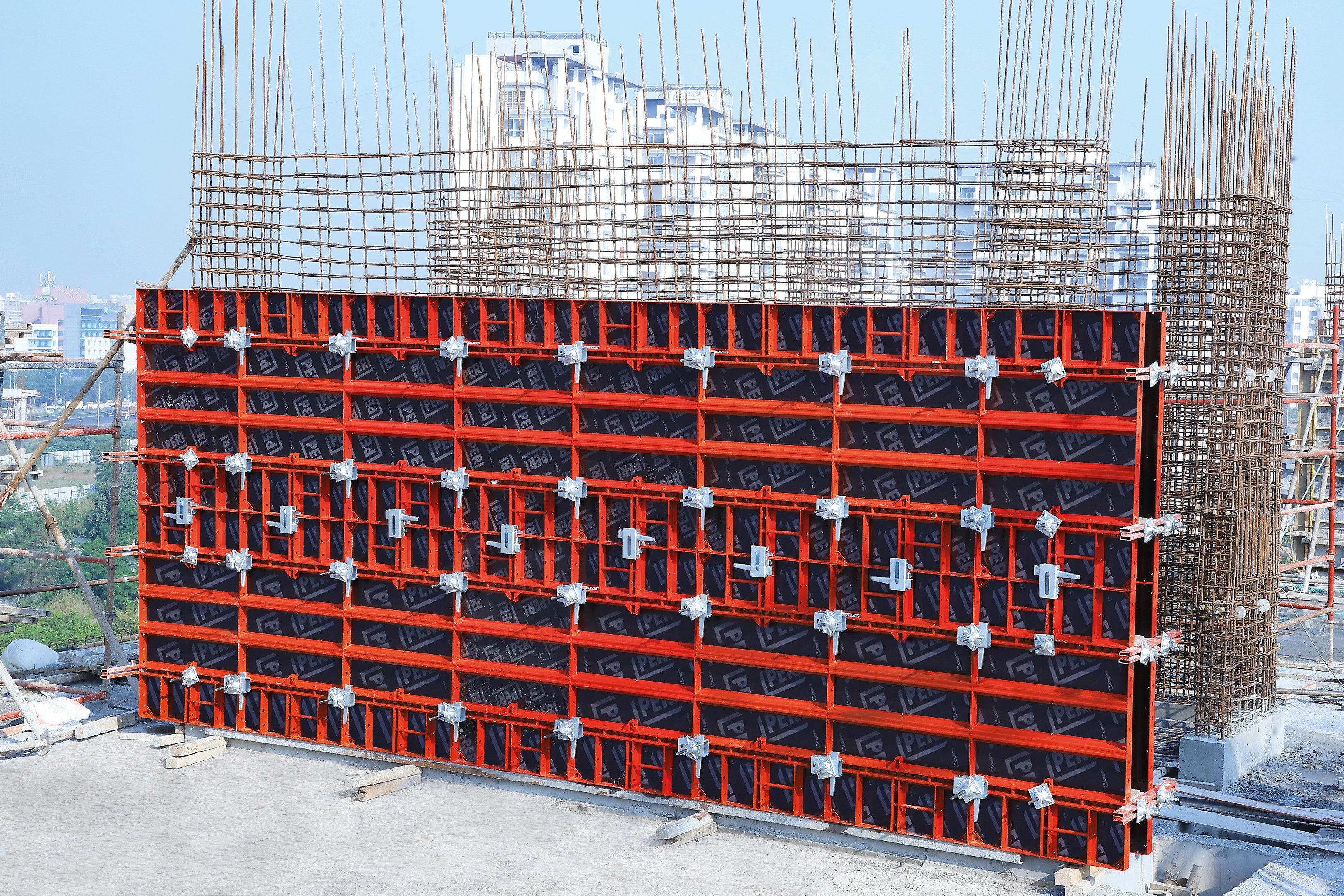 HANDSET Alpha is the smart solution for universal wall and column applications. 