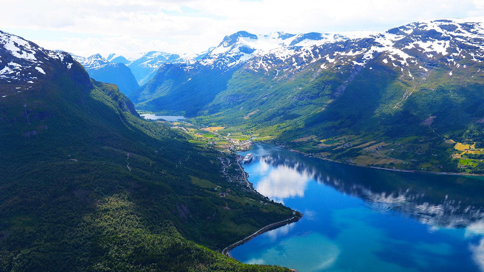 En ny opplevelsesarena innerst i Nordfjord, i hjerte av Fjord-Norge