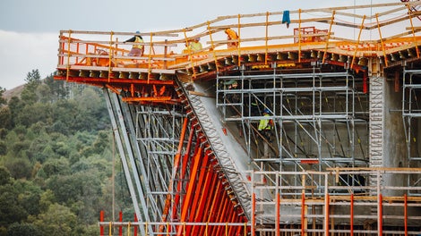 Preparations for Pour #3 underway, utilizing VARIOKIT formwork and the PERI UP shoring system.