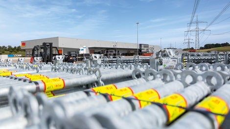 Located in the Bavarian town of Günzburg, directly on the A8 motorway, PERI operates one of the most modern scaffolding manufacturing facilities in the world. The production was officially opened on 22 September 2017, and the second expansion phase is scheduled to start at the end of the year.