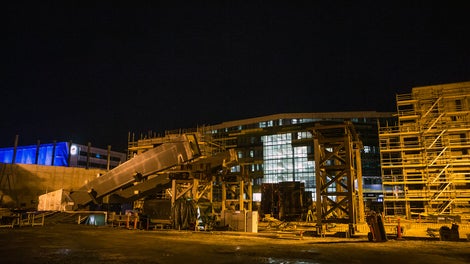 Keskustakirjaston ydin tulee muodostumaan massiivisista teräskaarista, joita niin ikään massiiviset betonirakenteet tukevat. Kuva: YIT Rakennus Oy