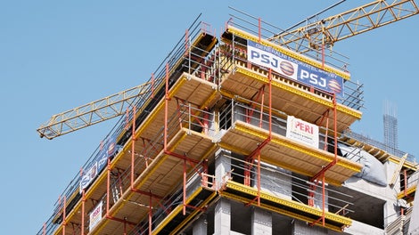 Zajištění bezpečného pracovního prostoru pro personál stavby v jakékoliv výšce s lávkami ze systému RCS.