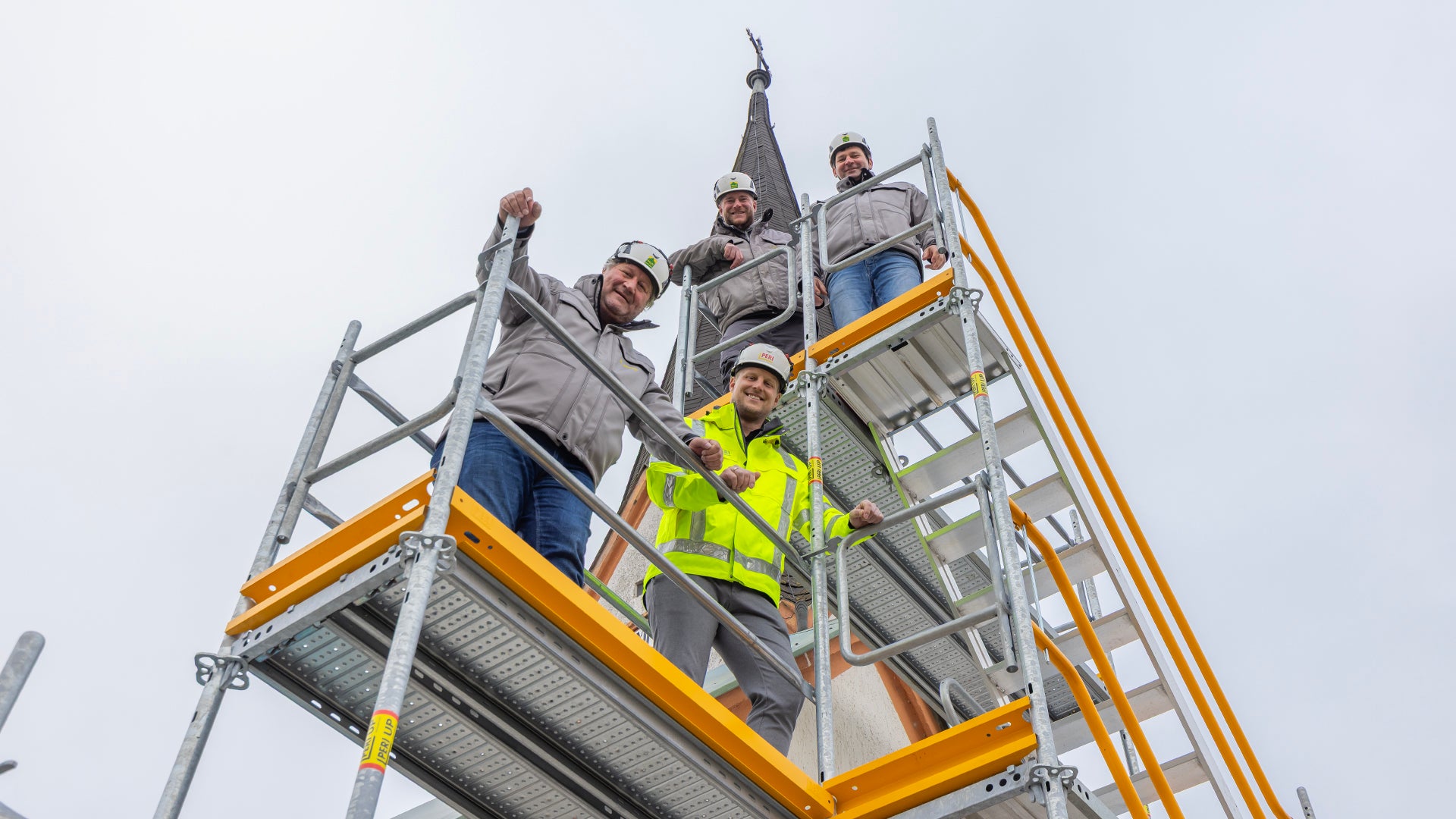 Das Gerüstbauteam um Firmeninhaber Georg Meyer und Gerüstbaumeister Florian Siemens ist vom PERI Gesamtpaket überzeugt.