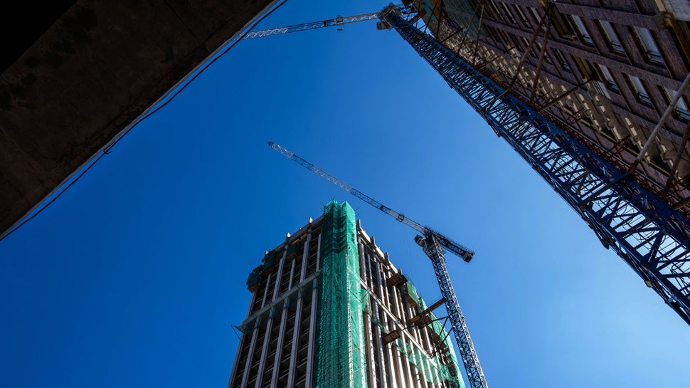 Устремлённые высь две жилые башни высотой 106 метров являются самым высоким жилым зданием в Новосибирске