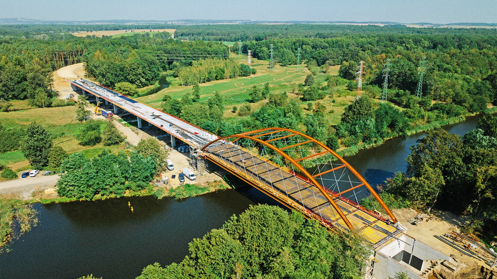 Systemy PERI na budowie łącznika obwodnicy północnej w Kędzierzynie Koźlu. Obiekt mostowy przez rzekę Kłodnicę i Kanał Gliwicki.